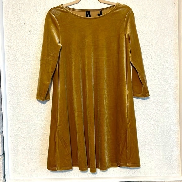 NWT Agnes and Dora three-quarter sleeve swing tunic, gold size small - Picture 1 of 10